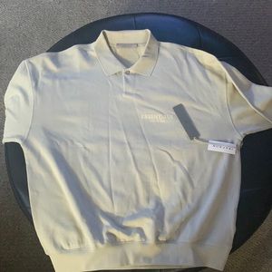 Brand new never worn Essential rugby wheat shirt!